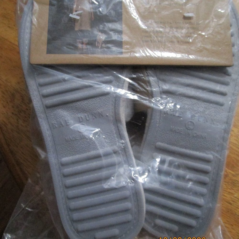 New Rae Dunn BE KIND Womens Gray Slide Slippers - Picture 16 of 16